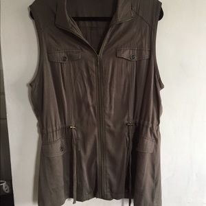 Sleeveless utility jacket